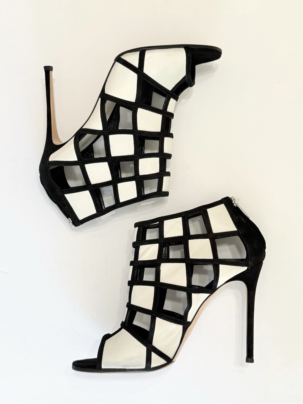 GIANVITO ROSSI BLACK SUEDE WHITE LEATHER SQUARE CUTOUT OPEN TOE BOOTIE HEELS - Picture 4 of 12